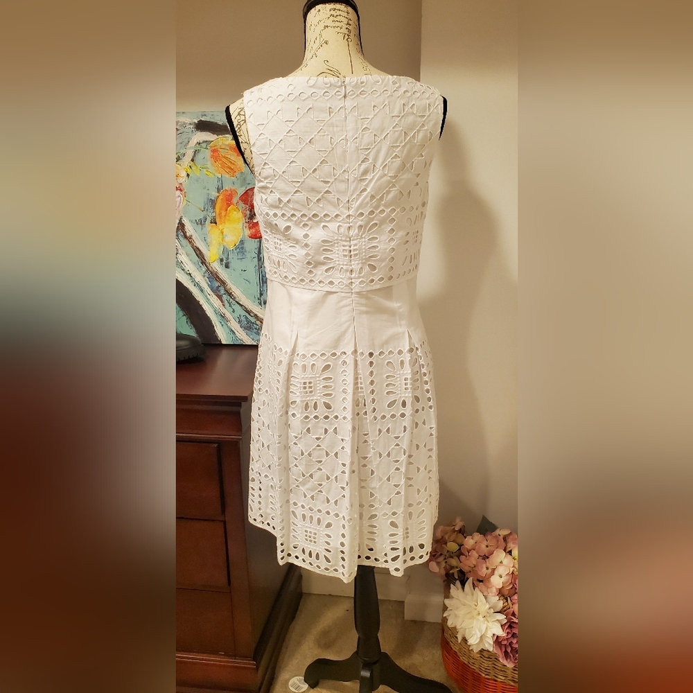 Lauren Ralph Lauren Woman's  Cotton Eyelet, White Sleeveless Size 4. - Picture 2 of 6